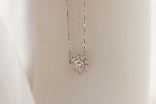 Diamond Petal Necklace (Limited Edition / 18K)